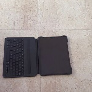 Logitech Slim Folio Pro for iPad Pro 11-inch - Black